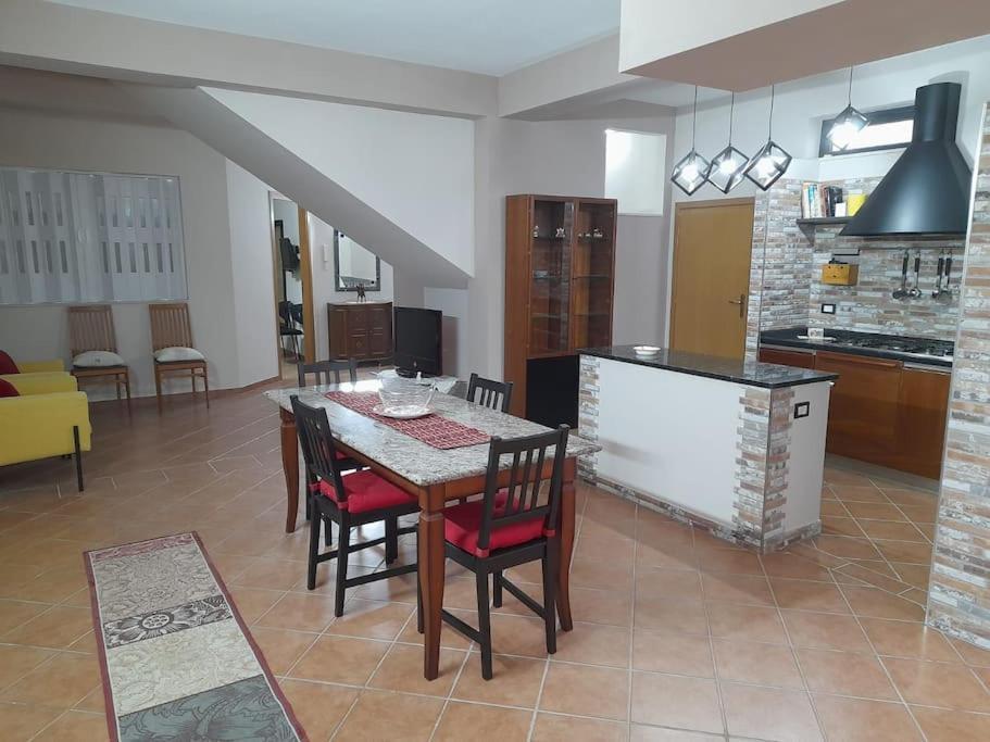 Casa Vacanze A 2 Minuti Dal Mare 아볼라 외부 사진