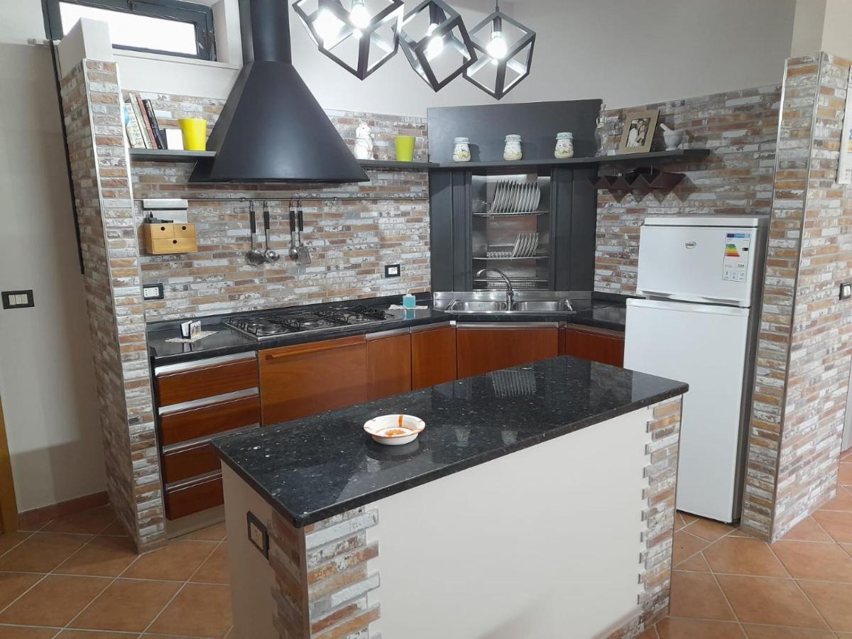 Casa Vacanze A 2 Minuti Dal Mare 아볼라 외부 사진